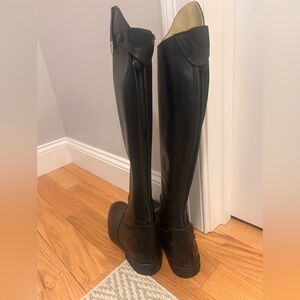 Tucci equestrian riding tall boots, worn once, excellent condition! 
Size 39E